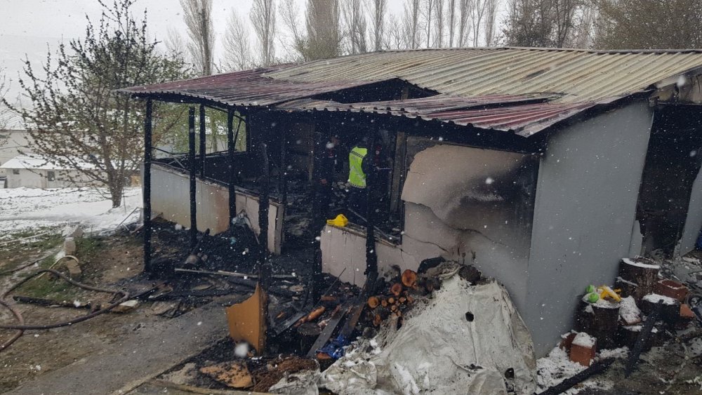 Çocuklarını Yangında Kaybeden Babanın Acı Feryadı: "Allah Aşkına Bir Şey Yapın"