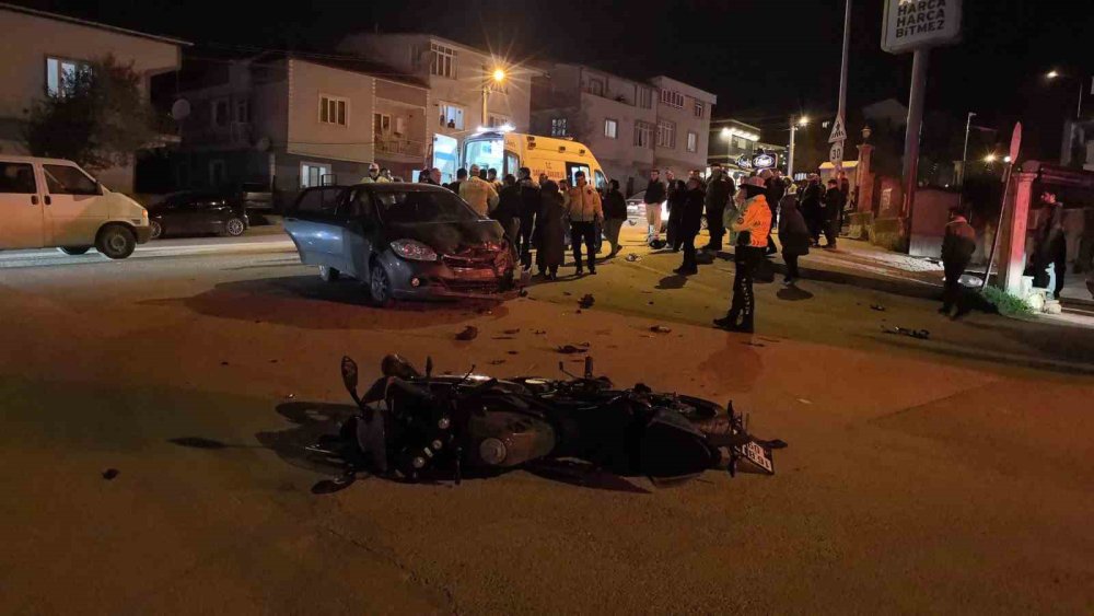 Otomobil İle Çarpışan Motosiklet Sürücüsü Ağır Yaralandı!