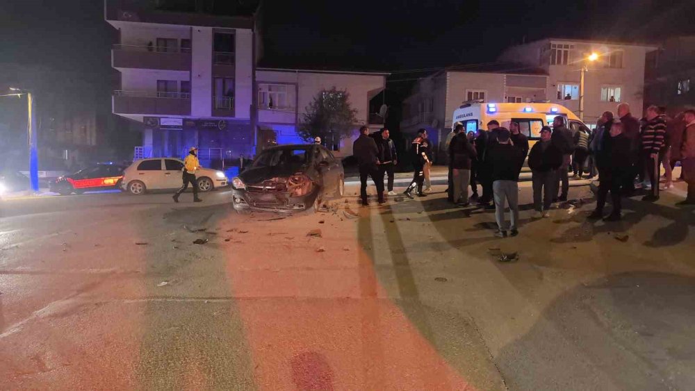 Otomobil İle Çarpışan Motosiklet Sürücüsü Ağır Yaralandı!