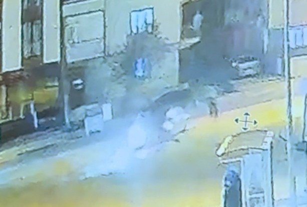 Otomobil İle Çarpışan Motosiklet Sürücüsü Ağır Yaralandı!