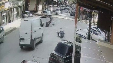 Otomobil İle Motosiklet Çarpıştı, 2 Kişi Yaralandı