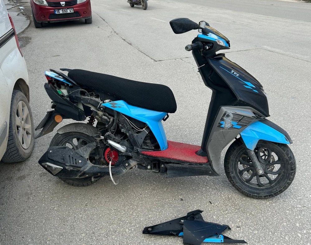 Otomobil İle Motosiklet Çarpıştı, 2 Kişi Yaralandı