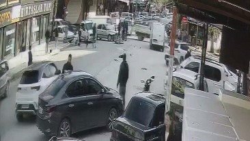 Otomobil İle Motosiklet Çarpıştı, 2 Kişi Yaralandı