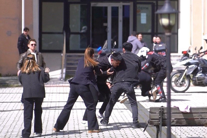 Üniversite Kampüsünde Polis Ekiplerine Kavgalı Sürpriz