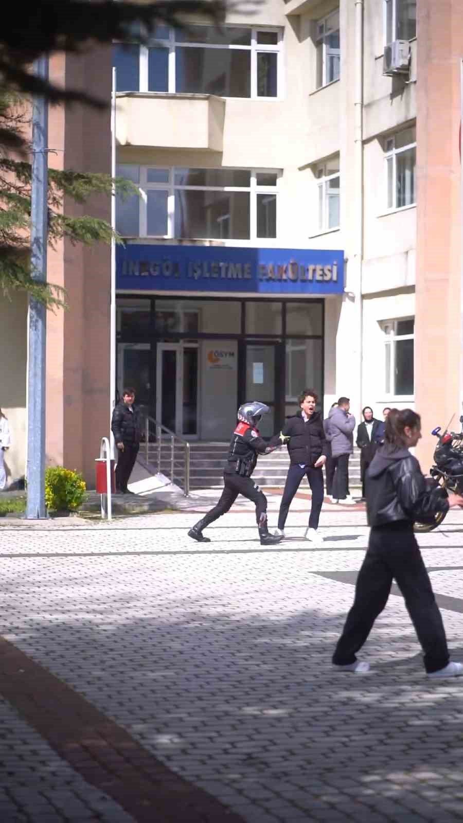 Üniversite Kampüsünde Polis Ekiplerine Kavgalı Sürpriz
