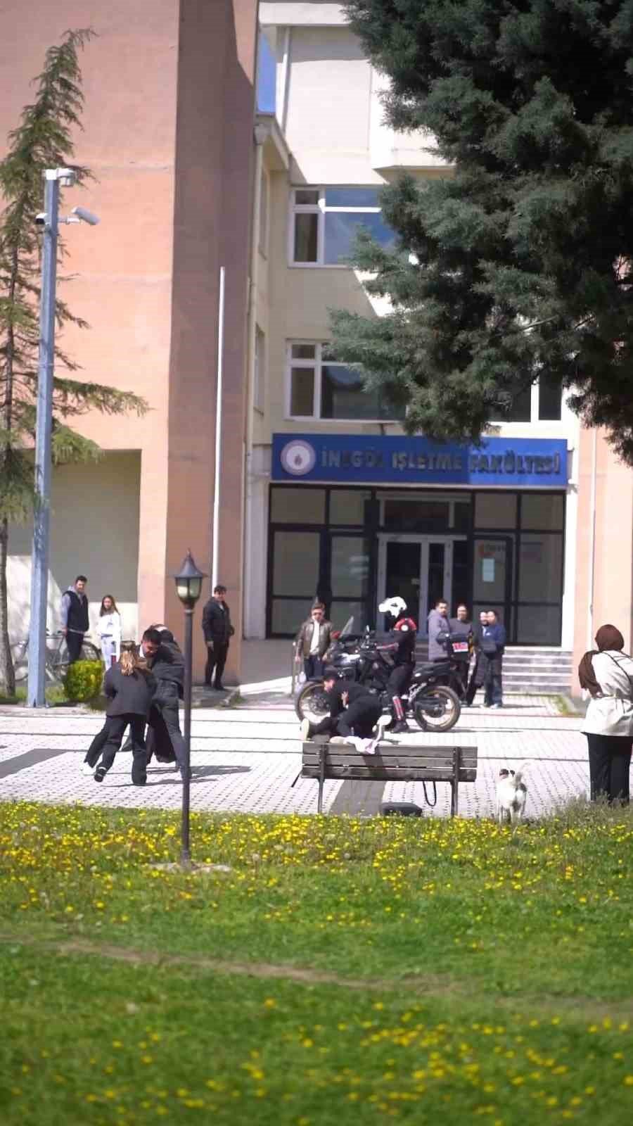 Üniversite Kampüsünde Polis Ekiplerine Kavgalı Sürpriz