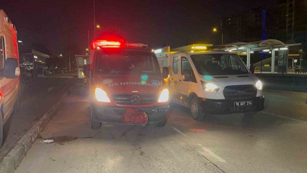 Aydınlatma Direğine Çarpan Araç Takla Attı: 1 Ölü, 1 Yaralı