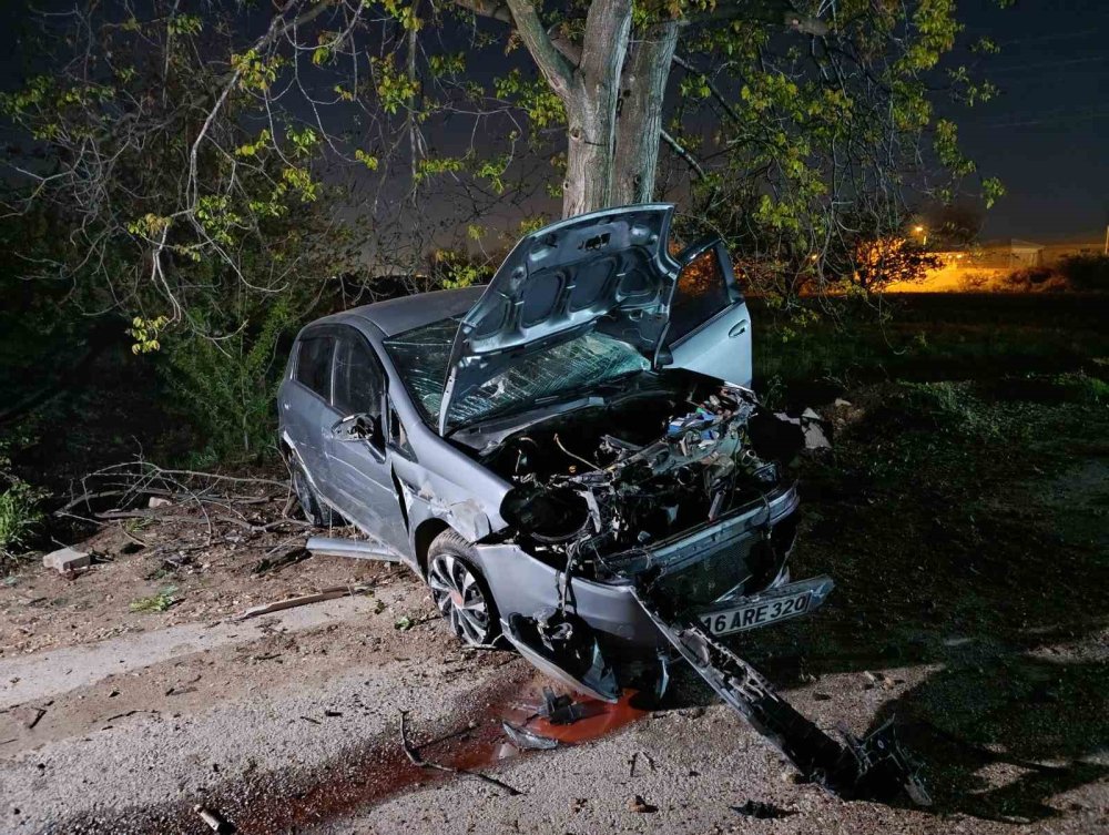 Otomobil İle Motosiklet Kafa Kafaya Çarpıştı: 1’i Ağır 2 Yaralı