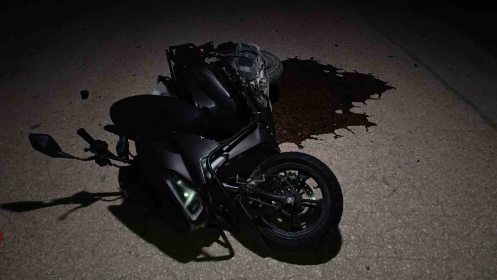 Otomobil İle Motosiklet Kafa Kafaya Çarpıştı: 1’i Ağır 2 Yaralı