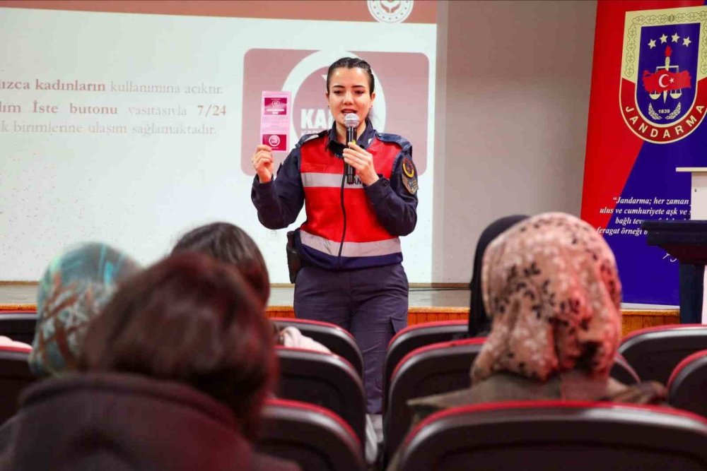 Jandarma Kadına Yönelik Şiddetle İlgili Bilgilendirdi