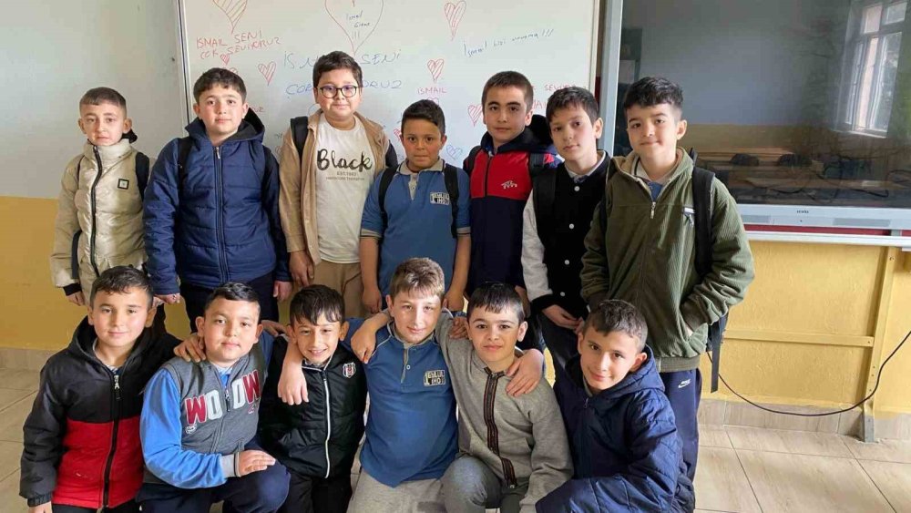 Öğrencilerden Suriyeli Arkadaşlarına Duygusal Veda