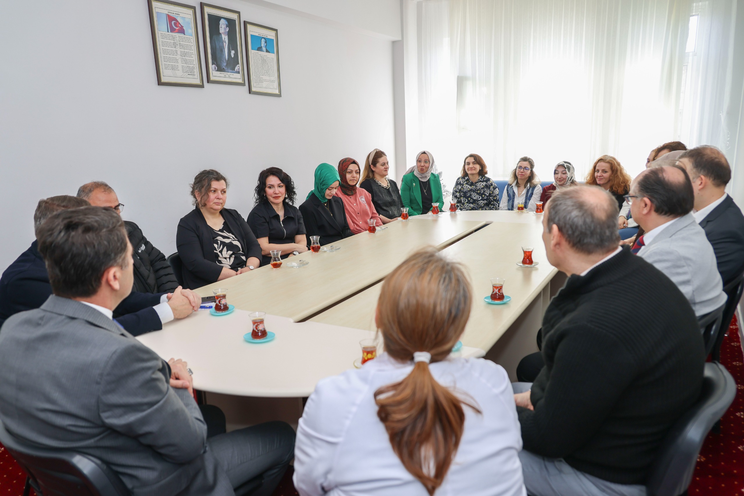 vali-aygolden-bilecik-anaokuluna-ziyaret3.jpg