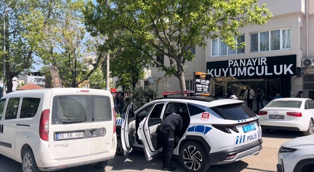 Soymak İstedikleri Kuyumcuya Ateş Açtılar, Para Makinasını Vurdular