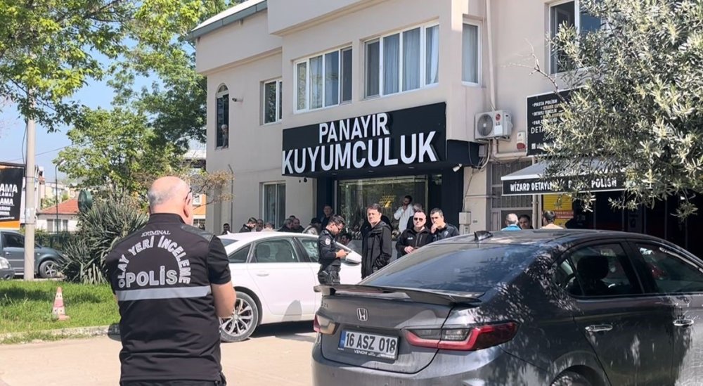 Soymak İstedikleri Kuyumcuya Ateş Açtılar, Para Makinasını Vurdular