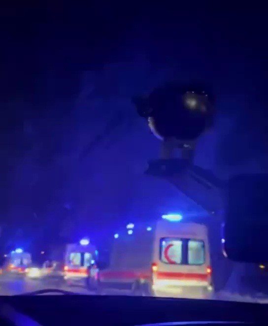 Tarlaya Uçan Otomobildeki 4 Kişi Yaralandı
