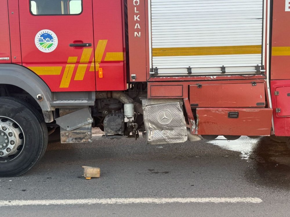 Yangın İhbarına Giden İtfaiye Aracı Otomobil İle Çarpıştı!