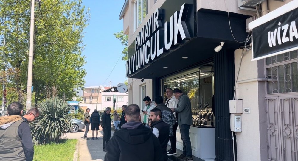 Selam Verip Girdiği Kuyumcuyu Soymak İçin Silah Çekip Ateş Açtı