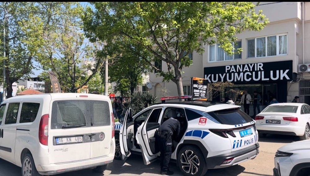Selam Verip Girdiği Kuyumcuyu Soymak İçin Silah Çekip Ateş Açtı