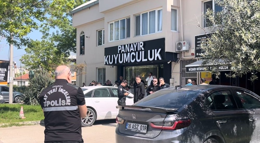 Selam Verip Girdiği Kuyumcuyu Soymak İçin Silah Çekip Ateş Açtı