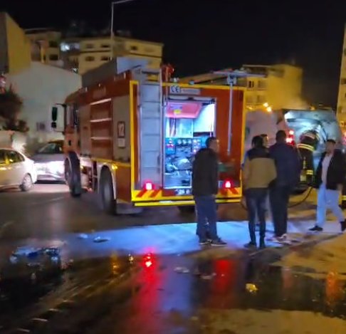 Çöp Kamyonunun Arkasında Çıkan Yangın Söndürüldü