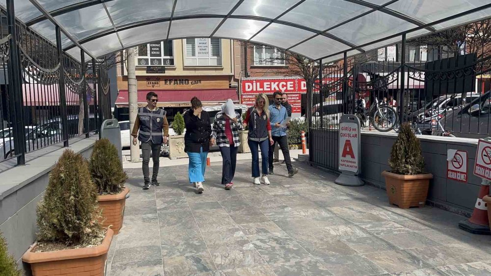 Hırsızlık Suçundan Toplam 161 Suç Kaydı Ve 86 Yıl Hapis Cezası Firari Kadın Yakalandı
