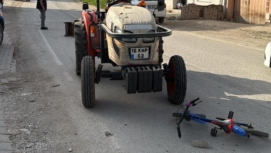 Bisikletiyle Traktöre Çarpan 6 Yaşındaki Çocuk Yaralandı