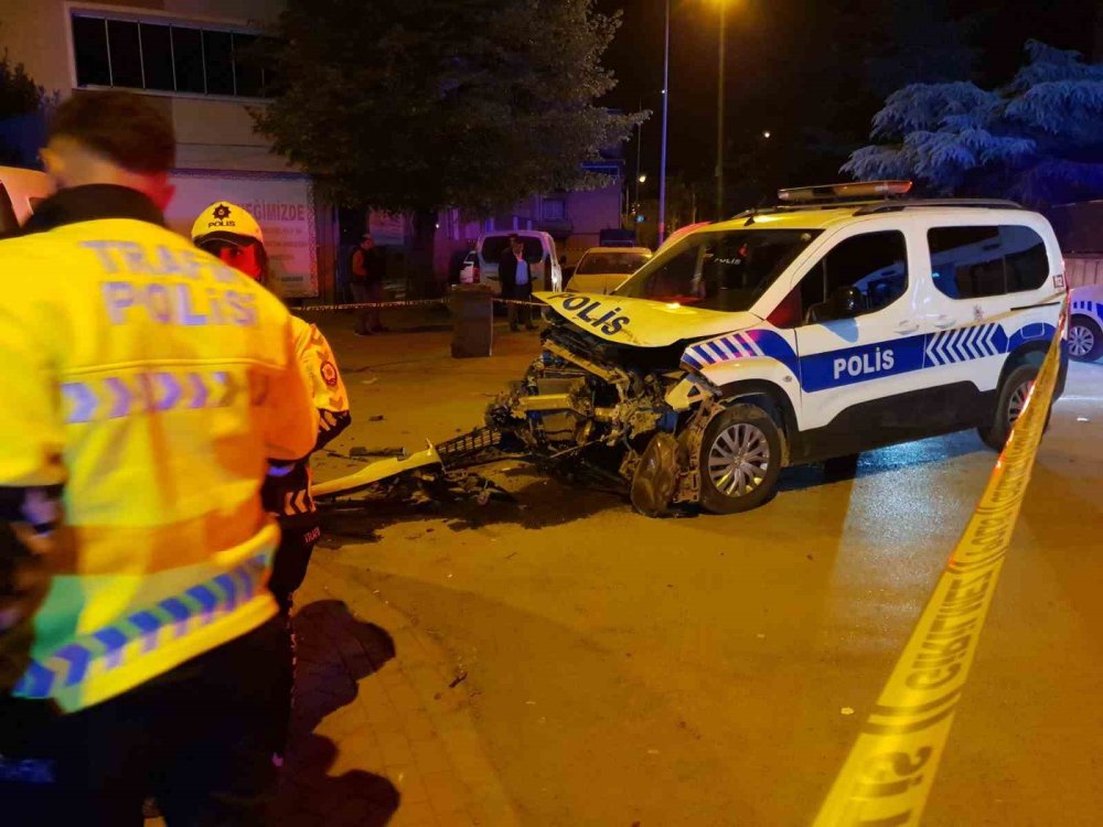 Polis Aracının Da Karıştığı Zincirleme Kaza