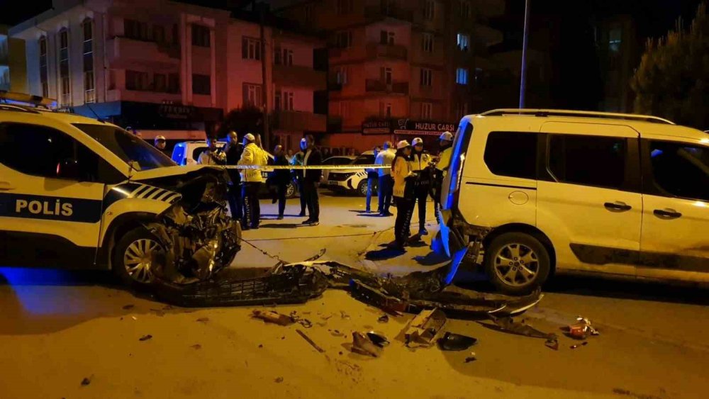 Polis Aracının Da Karıştığı Zincirleme Kaza