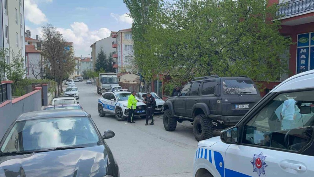 Bagajından Otomatik Silah Çıkan Araca 24 Bin 854 Bin Tl Ceza