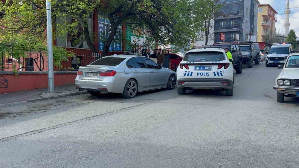 Bagajından Otomatik Silah Çıkan Araca 24 Bin 854 Bin Tl Ceza