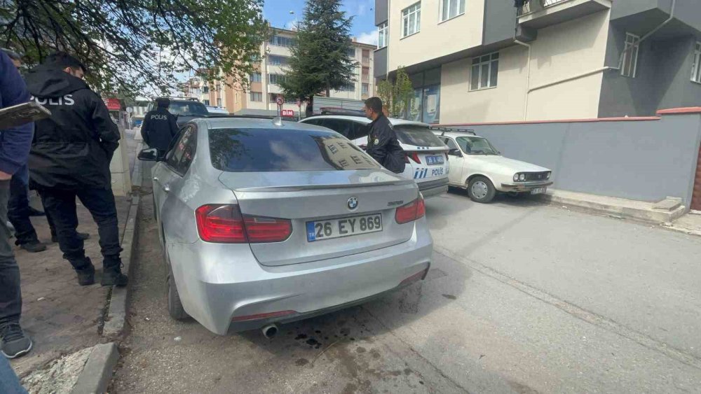 Bagajından Otomatik Silah Çıkan Araca 24 Bin 854 Bin Tl Ceza