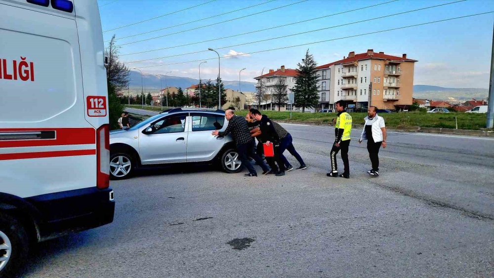 İki Otomobil Çarpıştı: 7 Yaralı