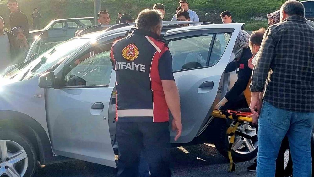 İki Otomobil Çarpıştı: 7 Yaralı