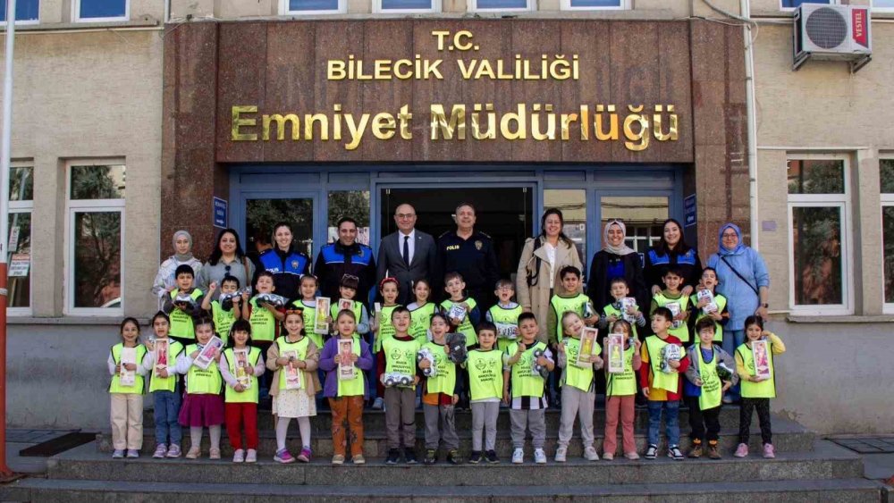 Minik Öğrenciler Polis Teşkilatı Hakkında Bilgi Aldı