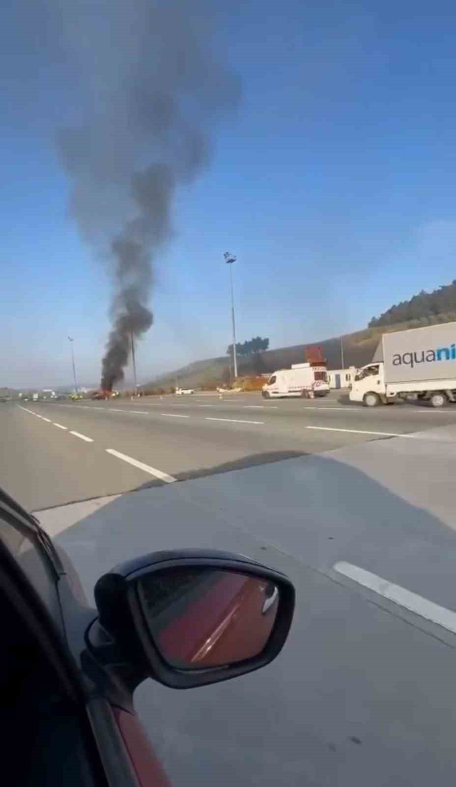 Otomobil Alevlere Teslim Oldu