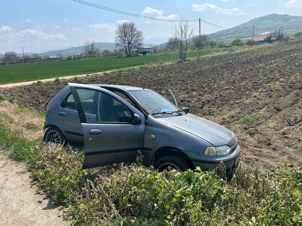 Otomobil Tarlaya Uçtu: 1 Yaralı