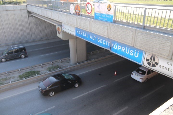 Polis Şüphelenip Kimlik Sordu, Kaçan Şahıs Alt Geçit Köprüsü Üzerinden Yola Atladı