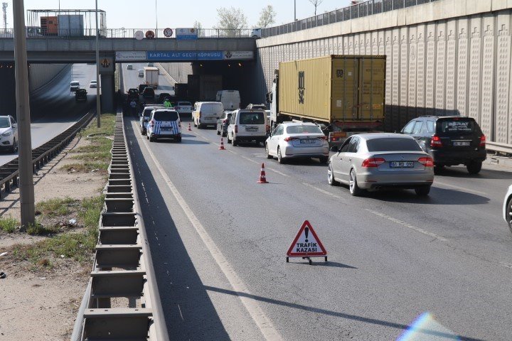 Polis Şüphelenip Kimlik Sordu, Kaçan Şahıs Alt Geçit Köprüsü Üzerinden Yola Atladı