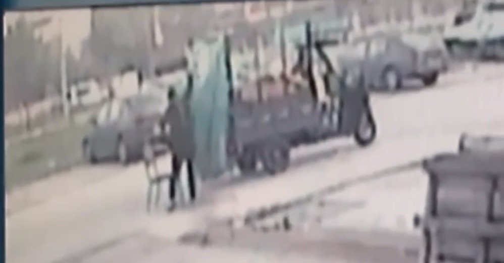 Rahat Tavırlarla Hırsızlık Kamerada