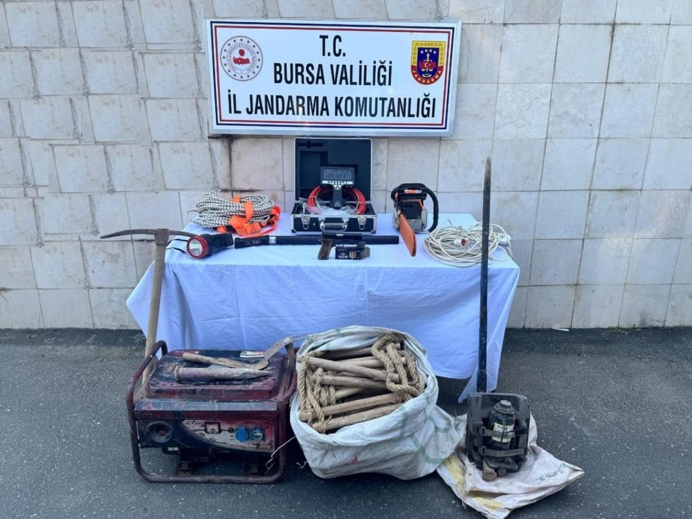 Kaçak Kazı Yapan 4 Kişi Suçüstü Yakalandı