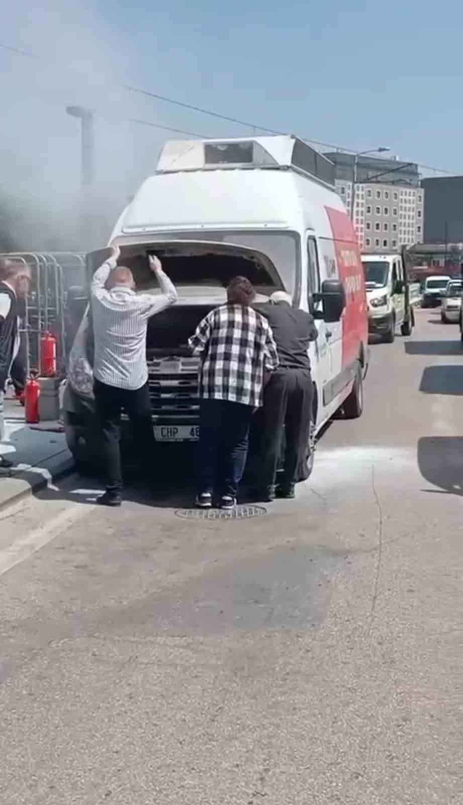 Seçim Aracı Alev Alev Yandı
