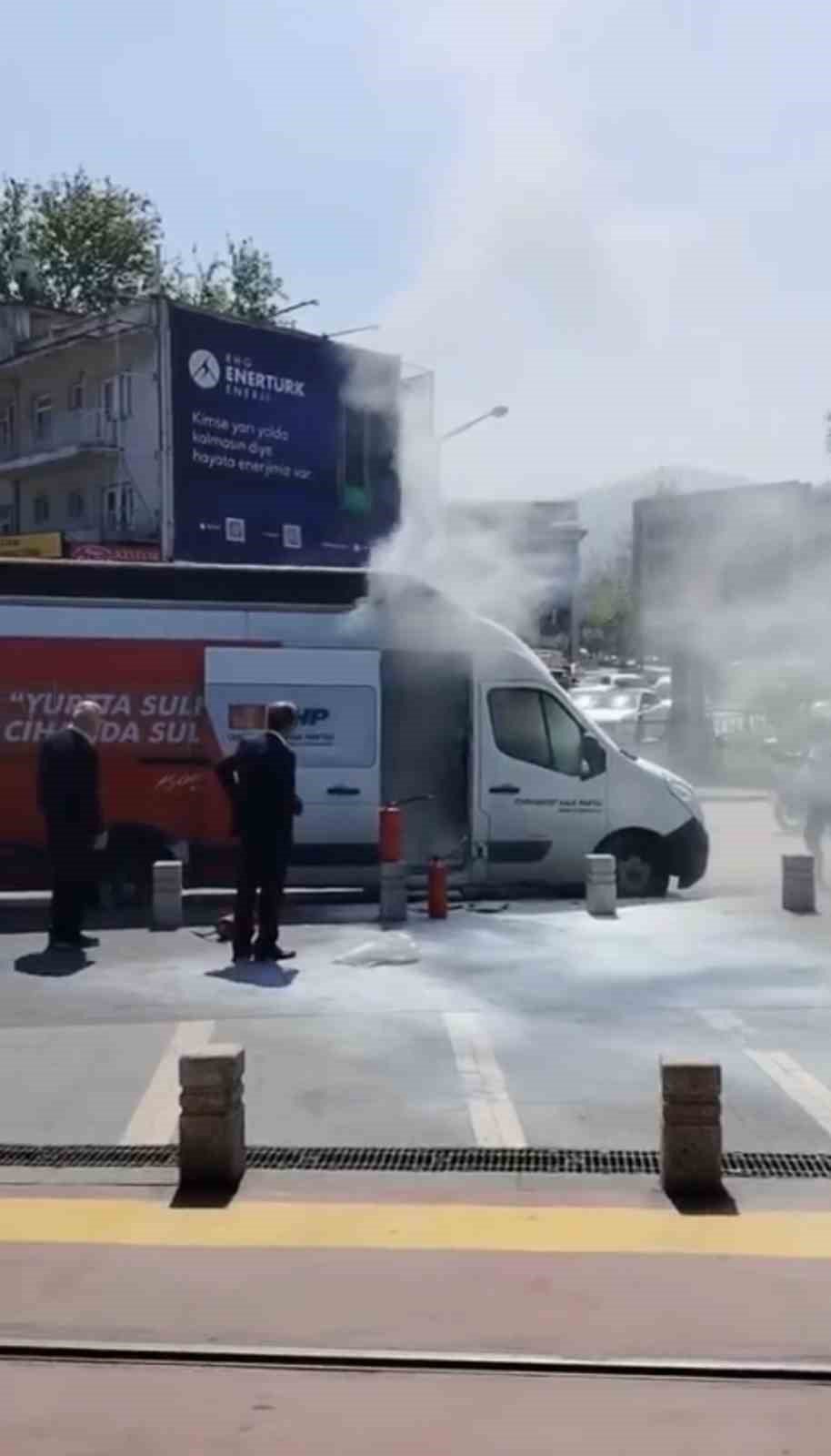 Seçim Aracı Alev Alev Yandı