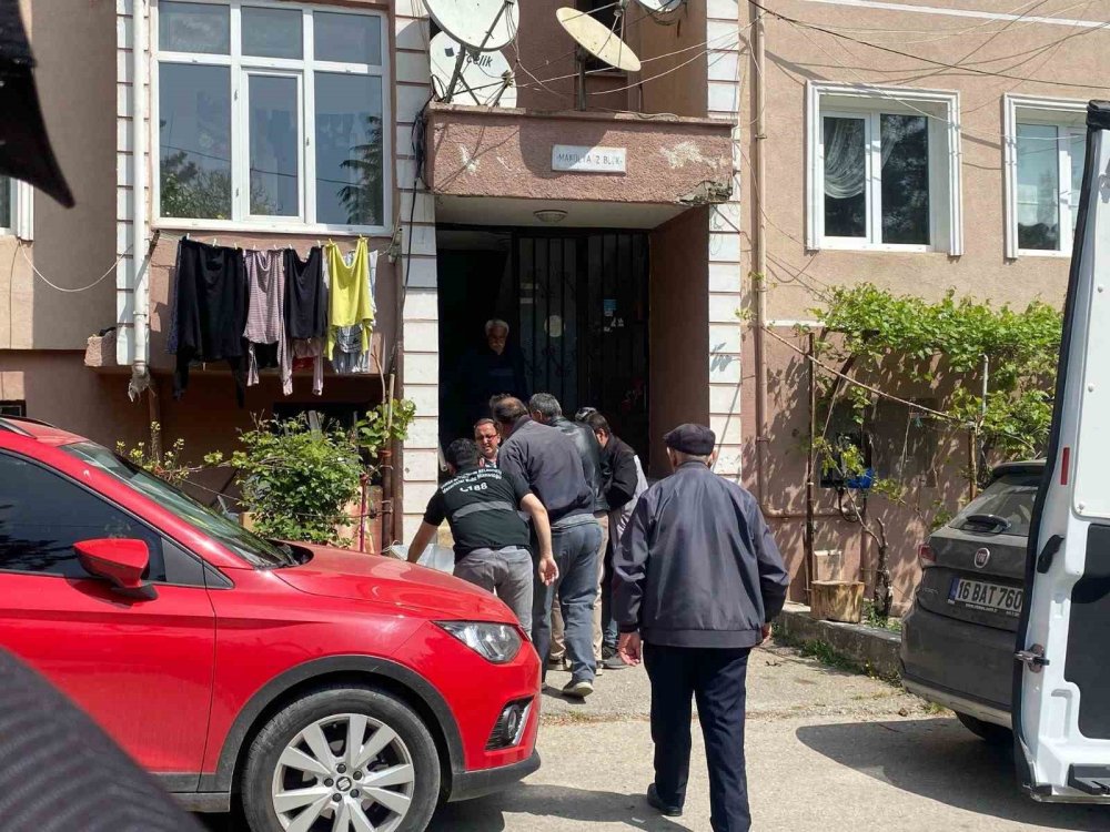 Evinde Ölü Bulundu