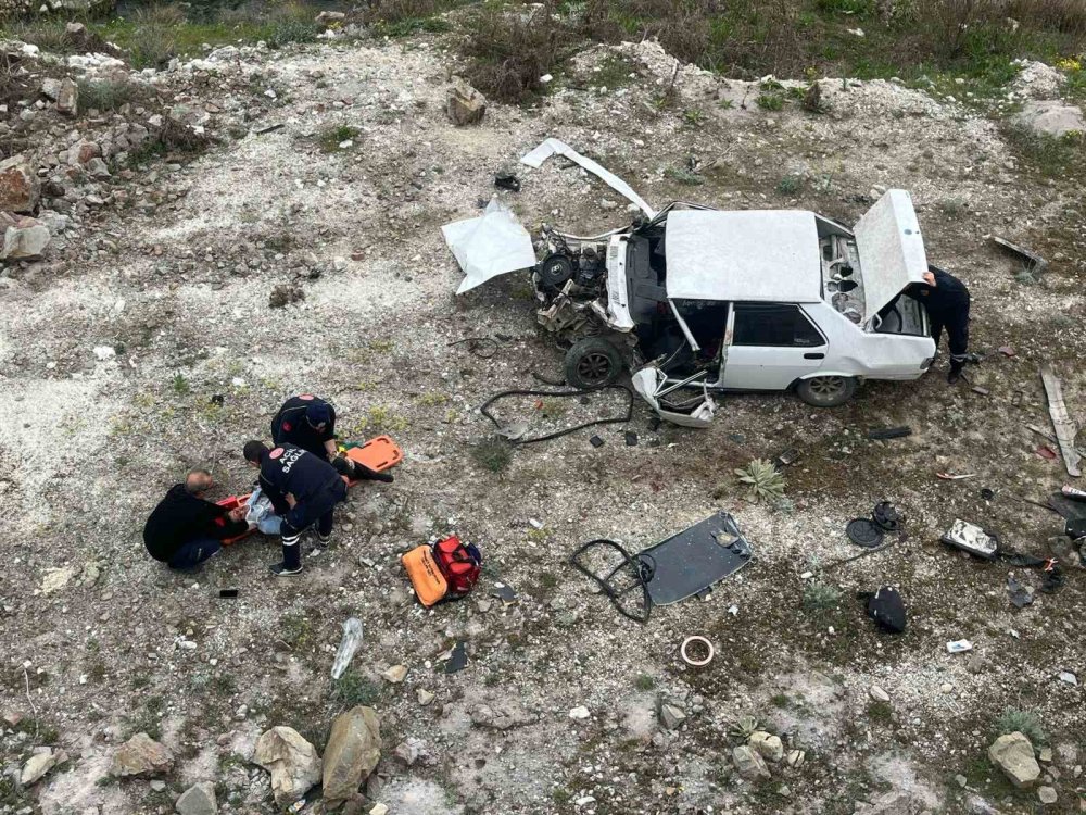 Feci Kaza! 7 metre aşağıya uçtular