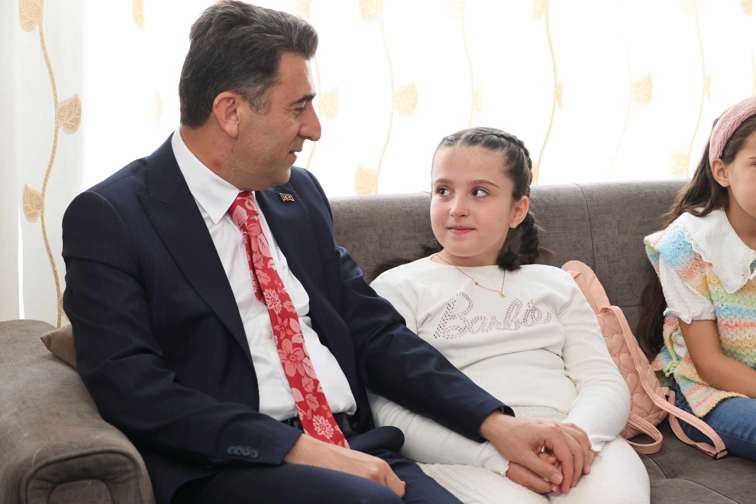 vali-aygolden-anlamli-ziyaret1.jpg