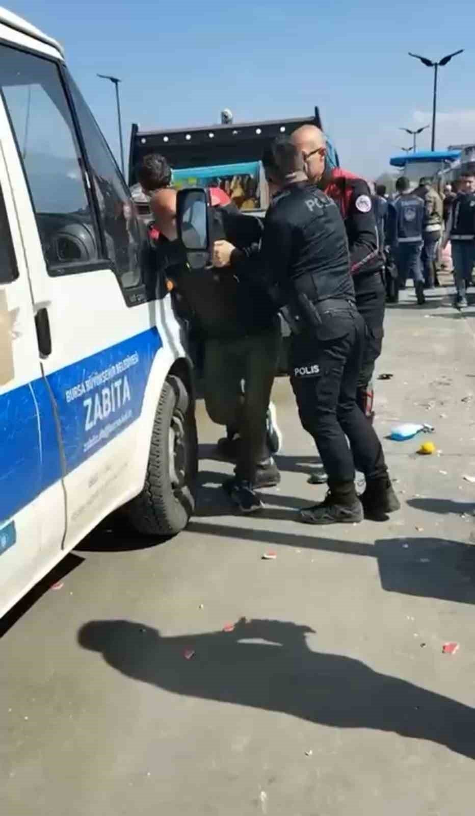 Sahil Şeridini Mesken Tutan Seyyar Satıcılara Zabıta Operasyonu