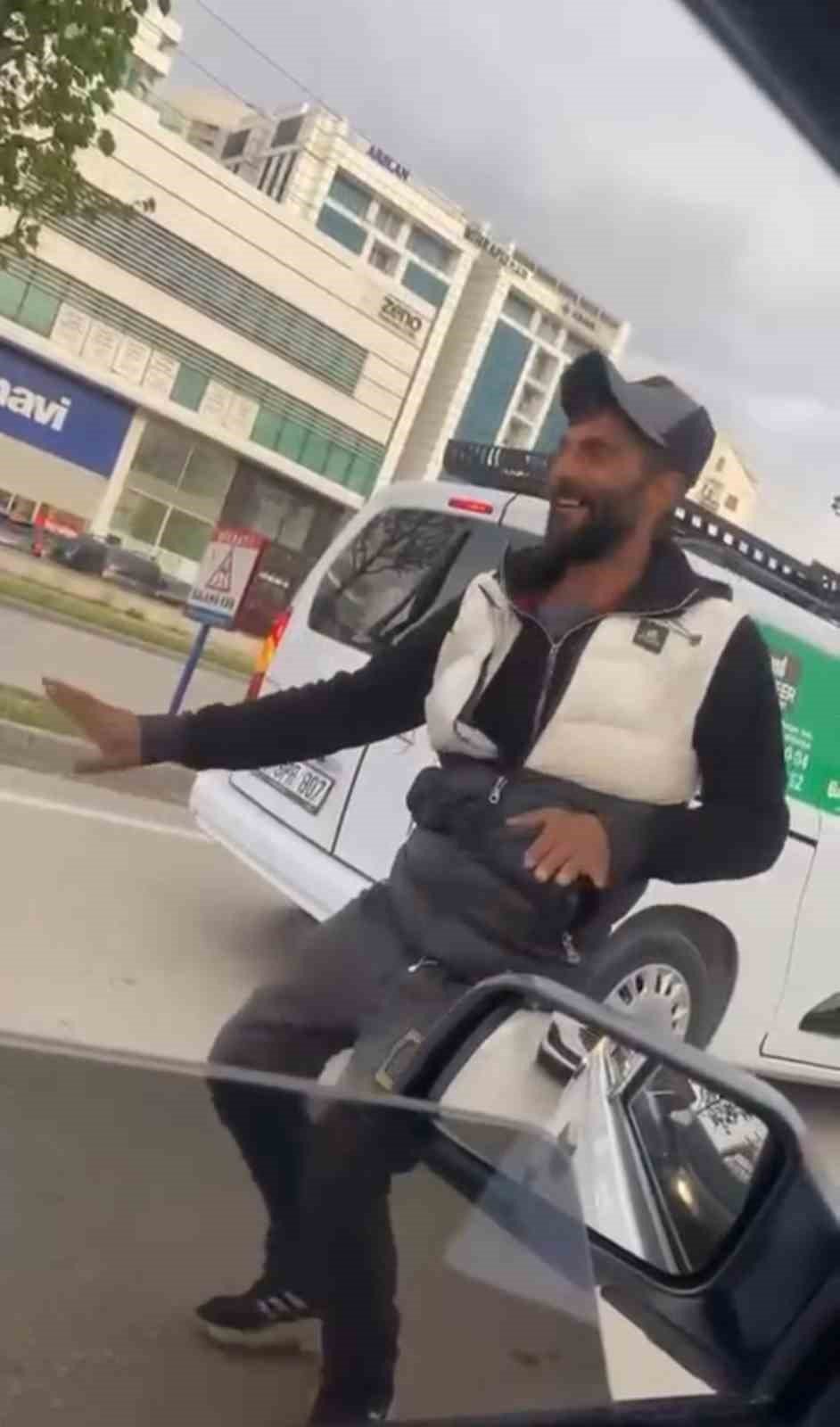 Müzik Sesini Duyunca Dans Etmeye Başladı