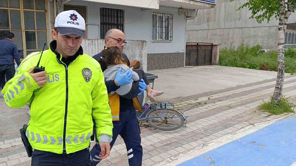1. Kattan Düşen Çocuğu Moloz Dolu Çuvallar Korudu