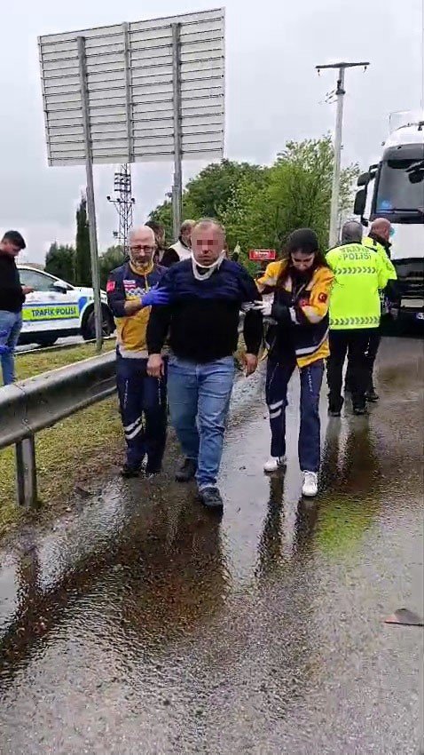 2 Tır Ve 2 Otomobilin Karıştığı Zincirleme Kazada 1 kişi Yralandı