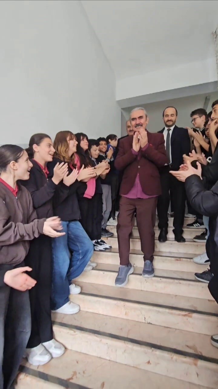 43 Yıllık Eğitimci Emekliliğe Böyle Uğurlandı